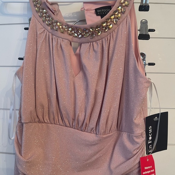 Formal dress - Picture 3 of 7